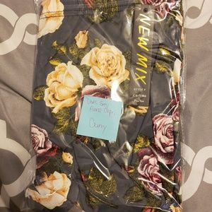 🌸🌸🌸🌸Floral yoga pants🌸🌸🌸🌸